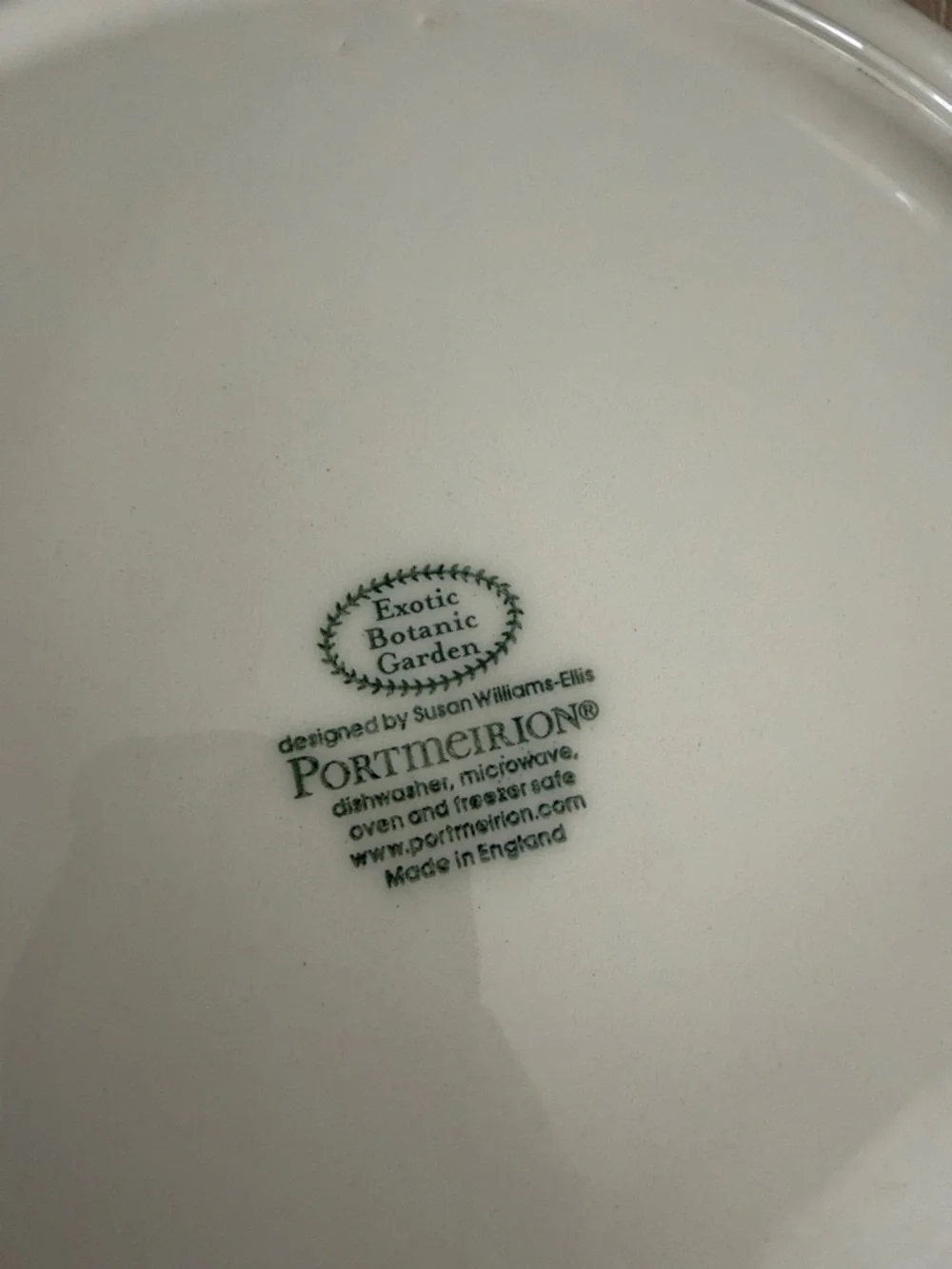 Botanic Garden Exotic Botanic Garden 10.5” Plate with White Water Lily Motif 2pc - Picture 7 of 12